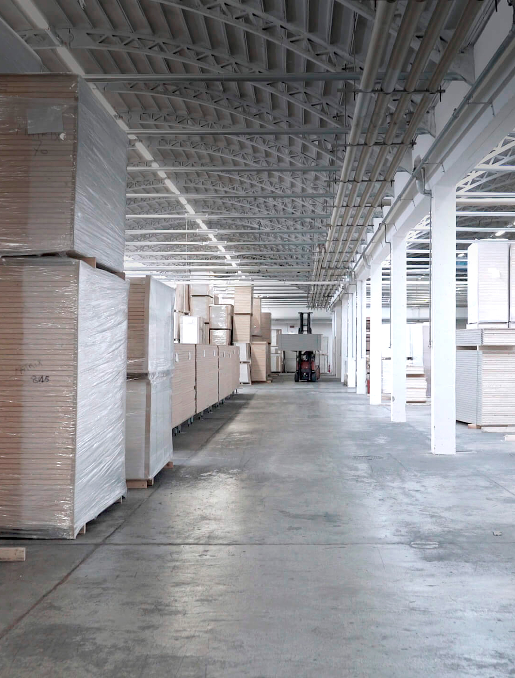 Magazzino centrale Venus Design Pasiano di Pordenone - 51.000 m² di porte in pronta consegna